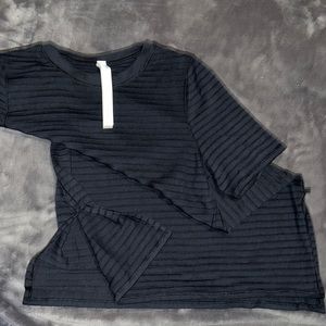 Lululemon Ling Tshirt || stripped meshy pattern || NEVER WORN